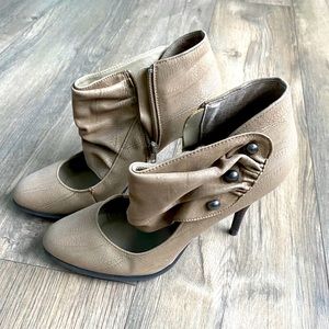 Tan/creme Steve Madden Luxe Open Toe Booties